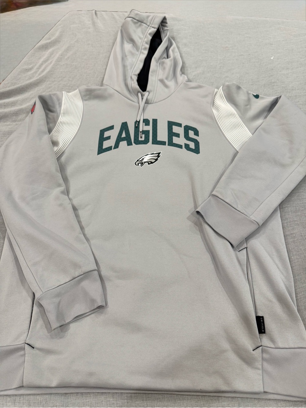 Men’s Philadelphia Eagles Light Gray Hoodie w/ Green Logo Sz XL 
NFL Tailgate